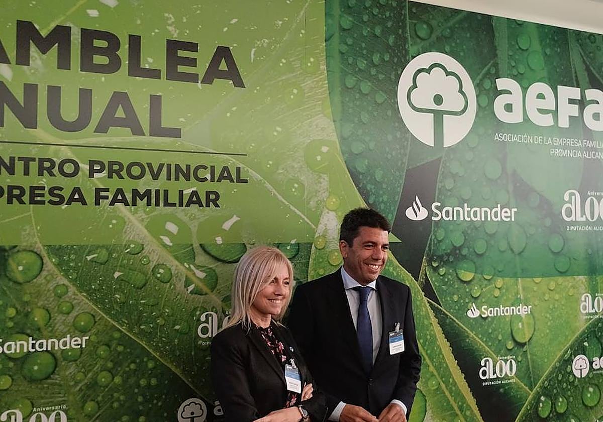 La presidenta de AEFA, Maite Antón, junto con el presidente de la Diputación de Alicante, Carlos Mazón.