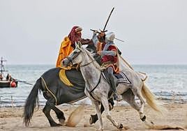 Recreación de una batalla durante el Desembarco en la playa del Postiguet.