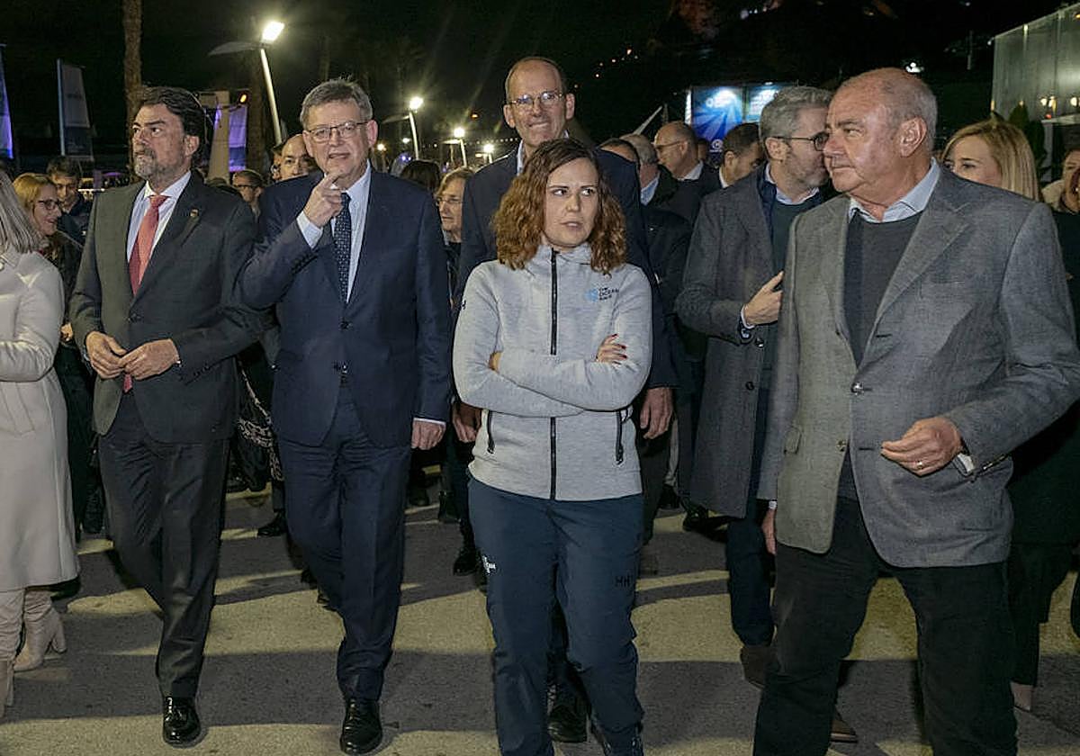 De izquierda a derecha: el alcalde de Alicante, Luis Barcala, el president de la Generalitat, Ximo Puig, el presidente de la Ocean Race, Richard Brisius, y el director de la SPTD, Antonio Rodes