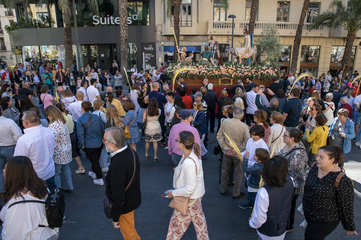 Cientos de personas acuden a &#039;La Burrita&#039; en Alicante este Domingo de Ramos