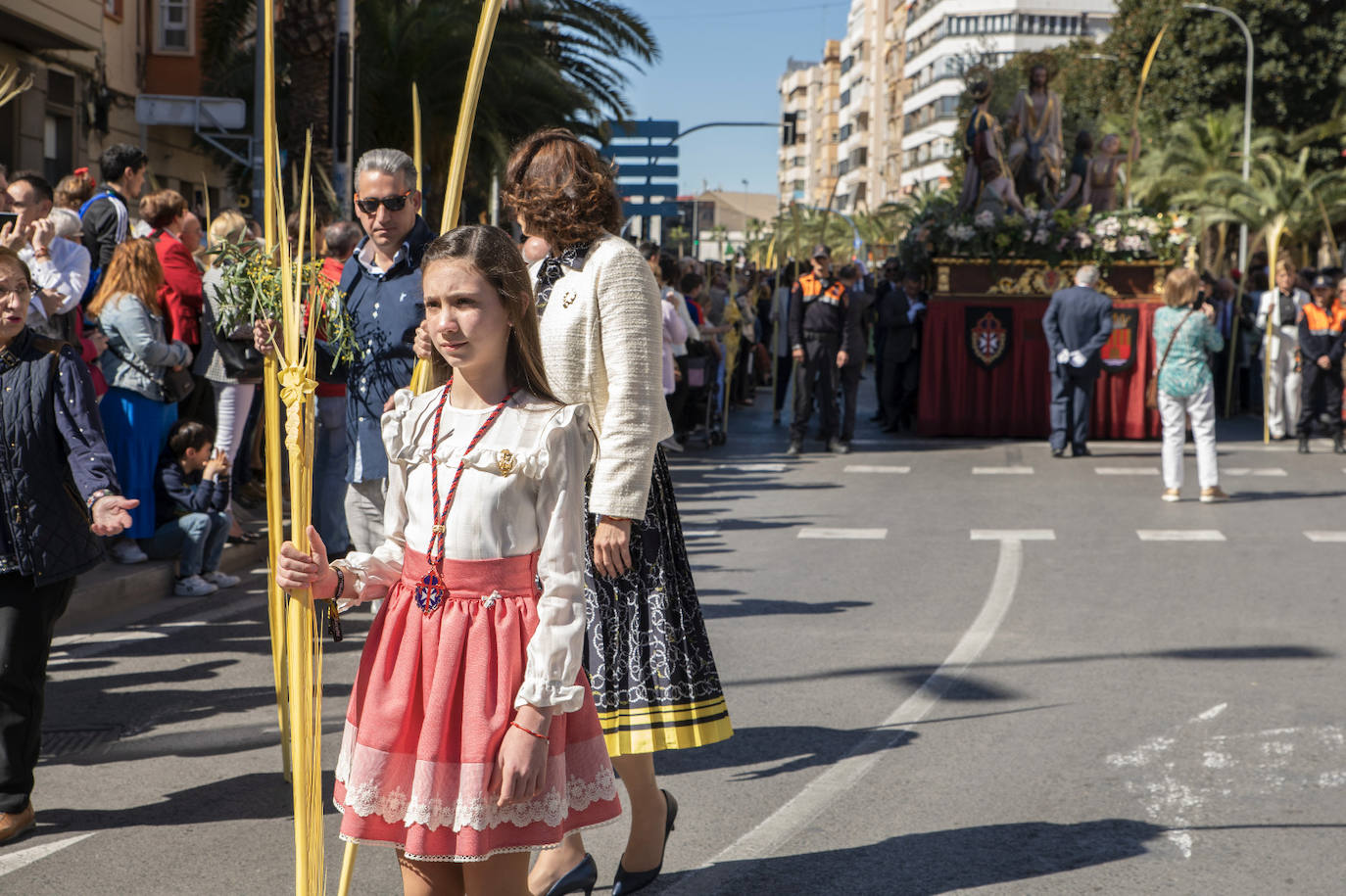 Cientos de personas acuden a &#039;La Burrita&#039; en Alicante este Domingo de Ramos
