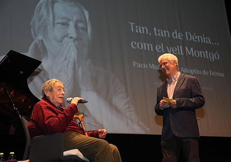 Paco Muñoz en su nombramiento como Hijo Adoptivo de Dénia.