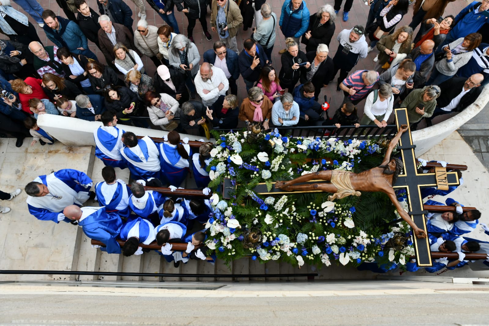 Macarena Olona desfila con El Morenet por el Raval Roig