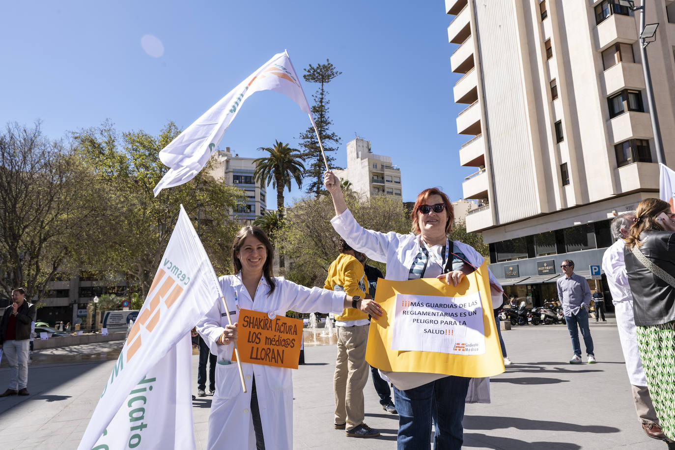 La protesta de los médicos de Alicante en imágenes