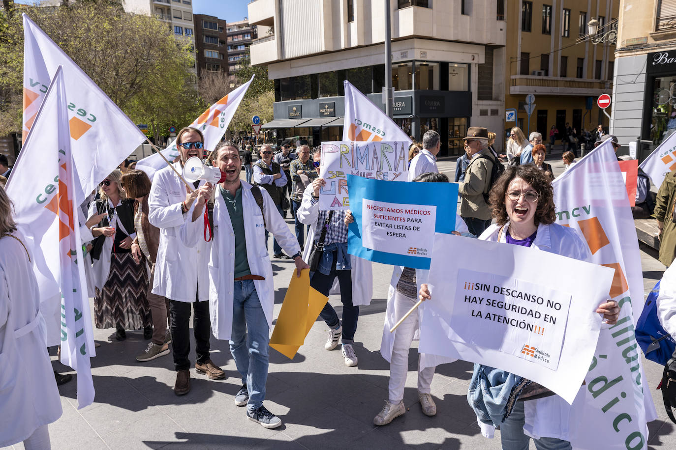 La protesta de los médicos de Alicante en imágenes