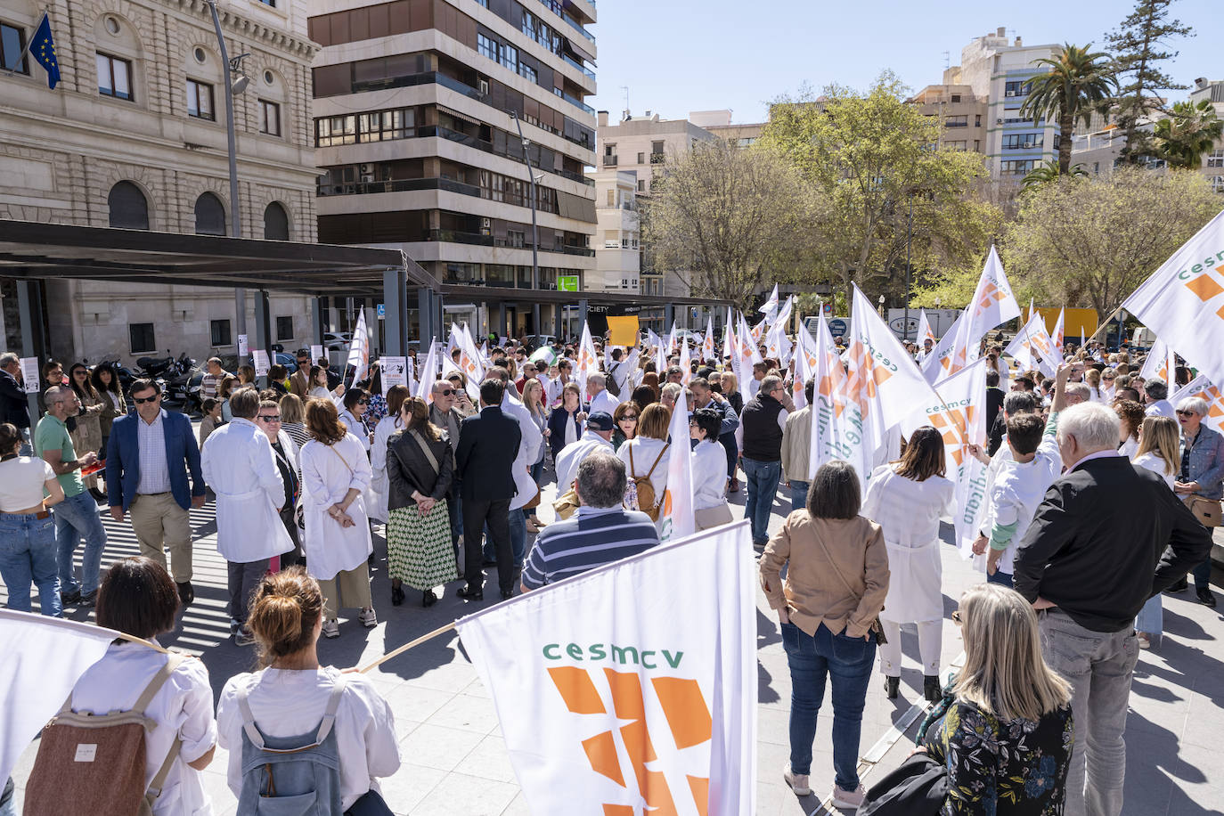 La protesta de los médicos de Alicante en imágenes