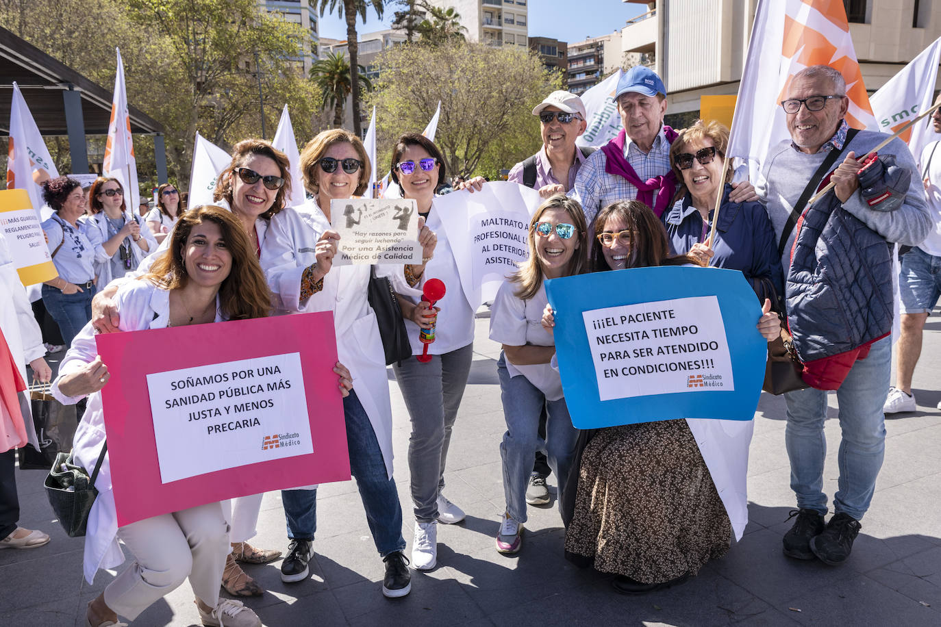 La protesta de los médicos de Alicante en imágenes