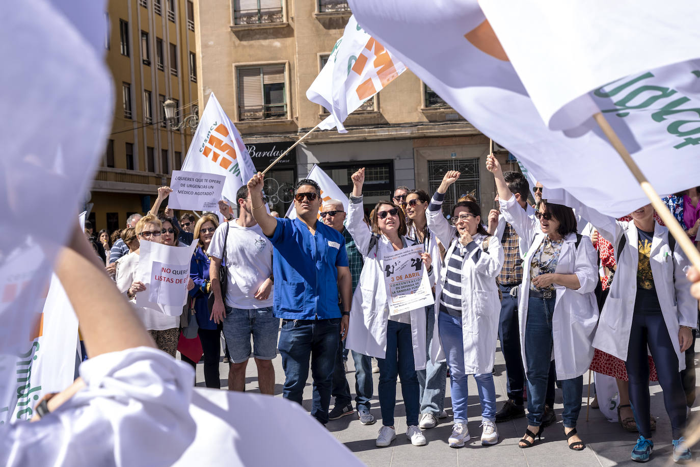 La protesta de los médicos de Alicante en imágenes