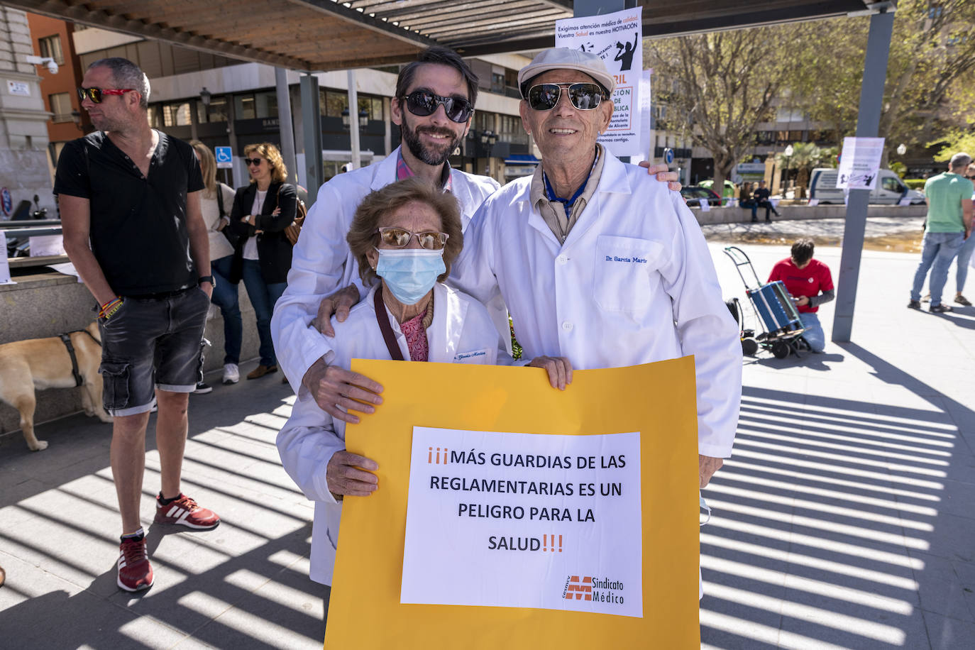 La protesta de los médicos de Alicante en imágenes