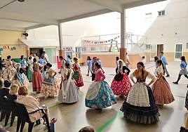 El alumnado del colegio San José Hijas de la Caridad recibe a las Erasmus+ de Polonia y Eslovaquia.