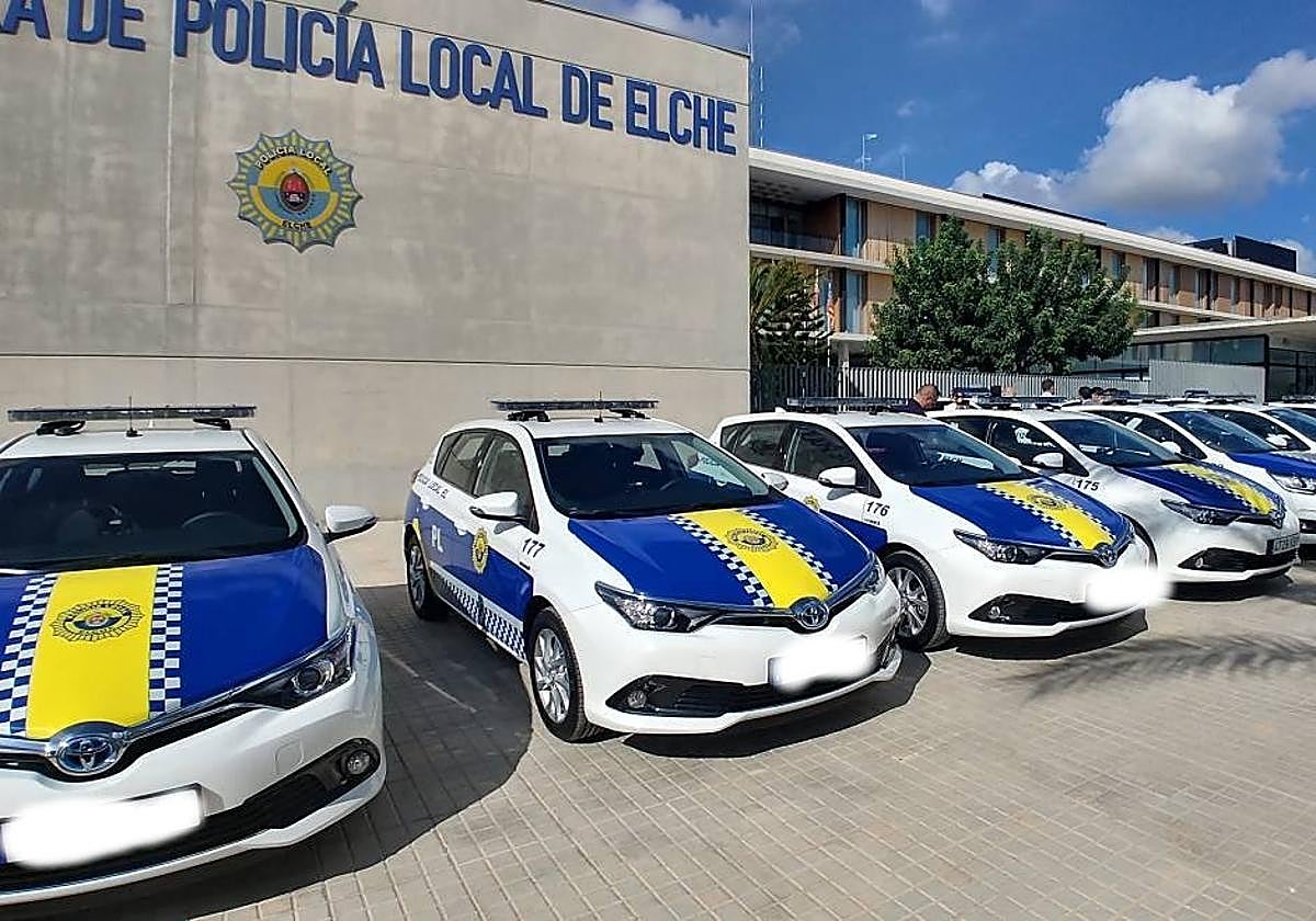 Imagen de archivo de patrullas en la comisaría de la Policía Local de Elche