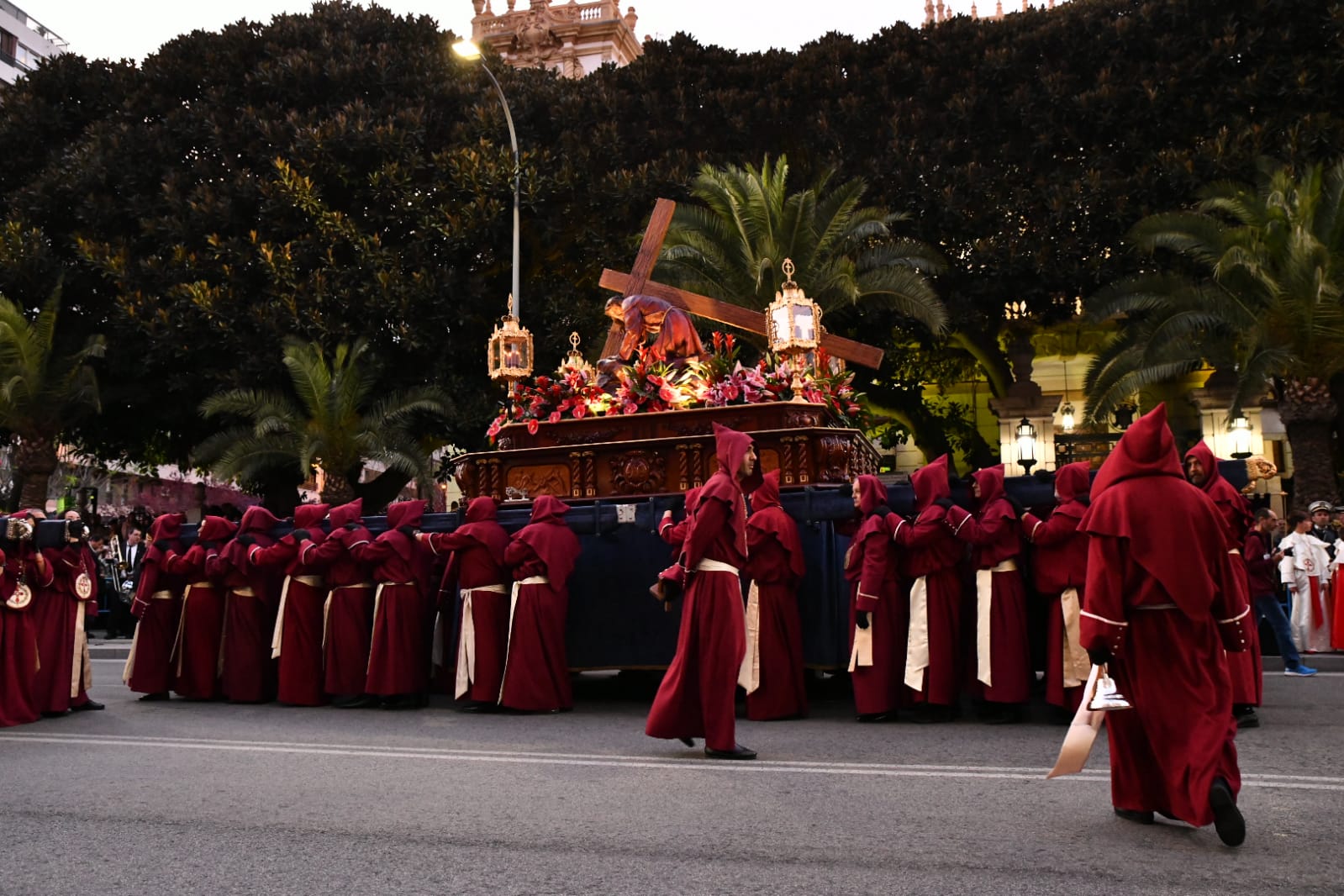 La imponente Santa Cena vuelve a las calles de Alicante