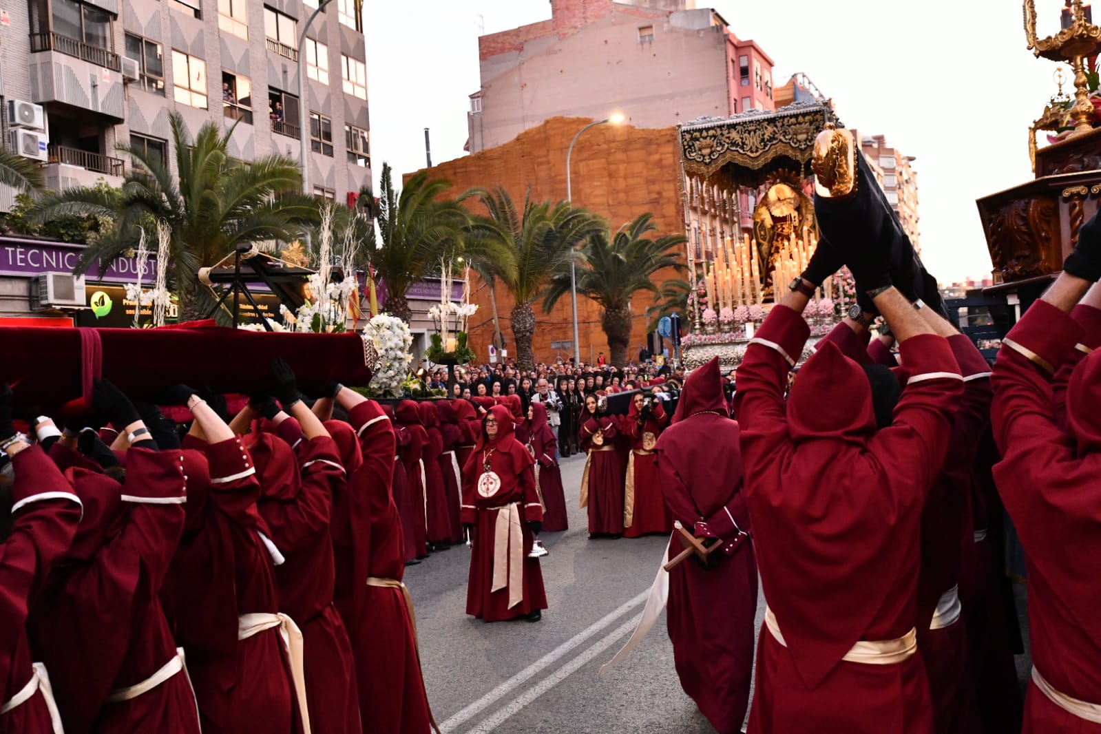 La imponente Santa Cena vuelve a las calles de Alicante