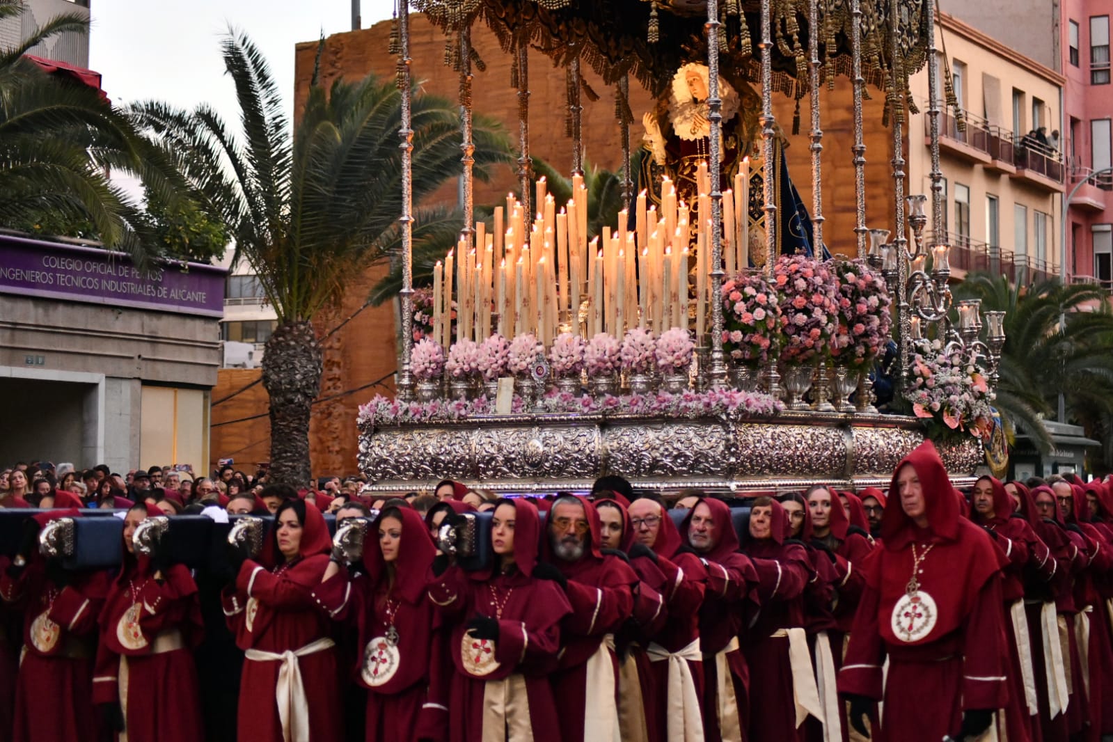 La imponente Santa Cena vuelve a las calles de Alicante
