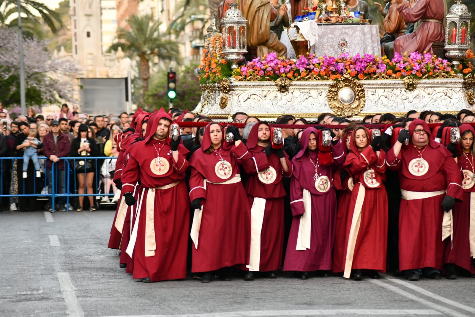 La imponente Santa Cena vuelve a las calles de Alicante