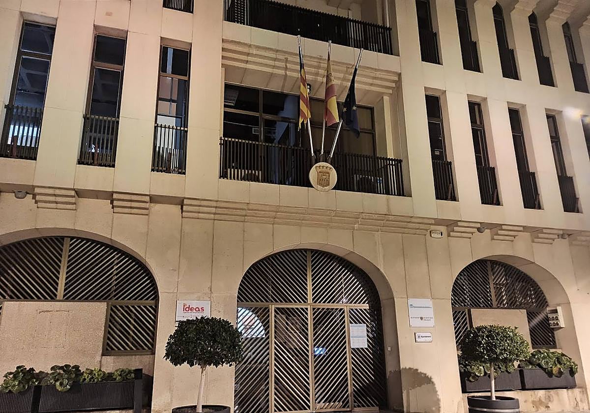 Fachada del Ayuntamiento de Sant Joan.