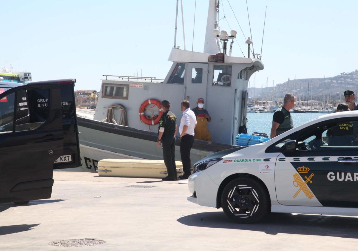 Rescate de los cuerpos en el Puerto de Dénia.