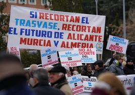 Protestas de los regantes en contra del recorte del caudal al Segura.