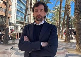 El secretario general de Ciudadanos, Adrián Vázquez, en la Explanada de España.