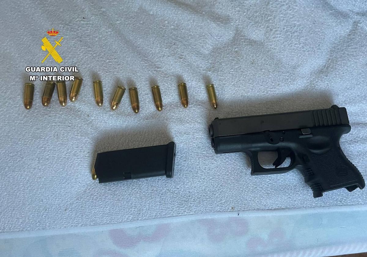 Una de las armas de fuego intervenidas en la 'Operación Sarpa'