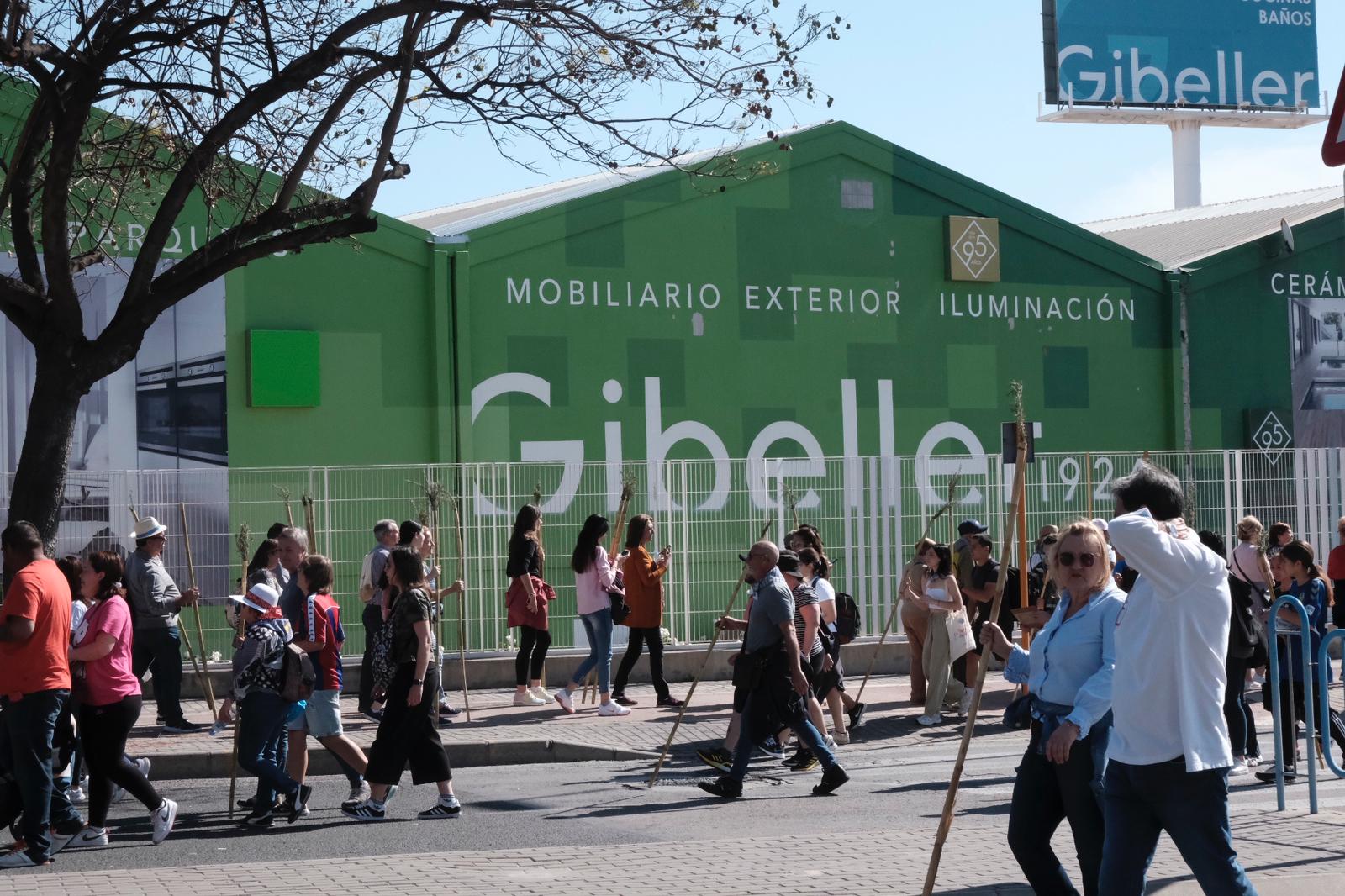 Búscate en las imágenes de la romería de la Santa Faz