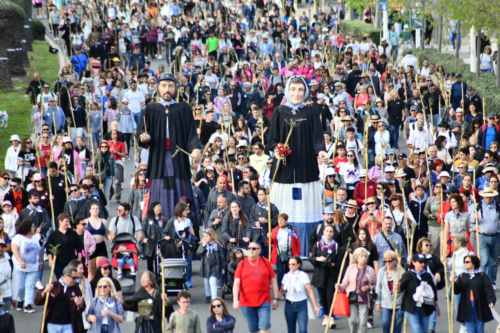 Búscate en las imágenes de la romería de la Santa Faz