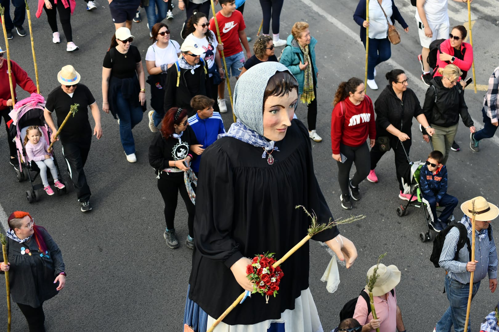 Búscate en las imágenes de la romería de la Santa Faz