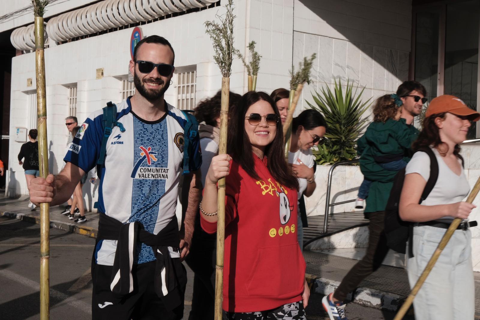 Búscate en las imágenes de la romería de la Santa Faz