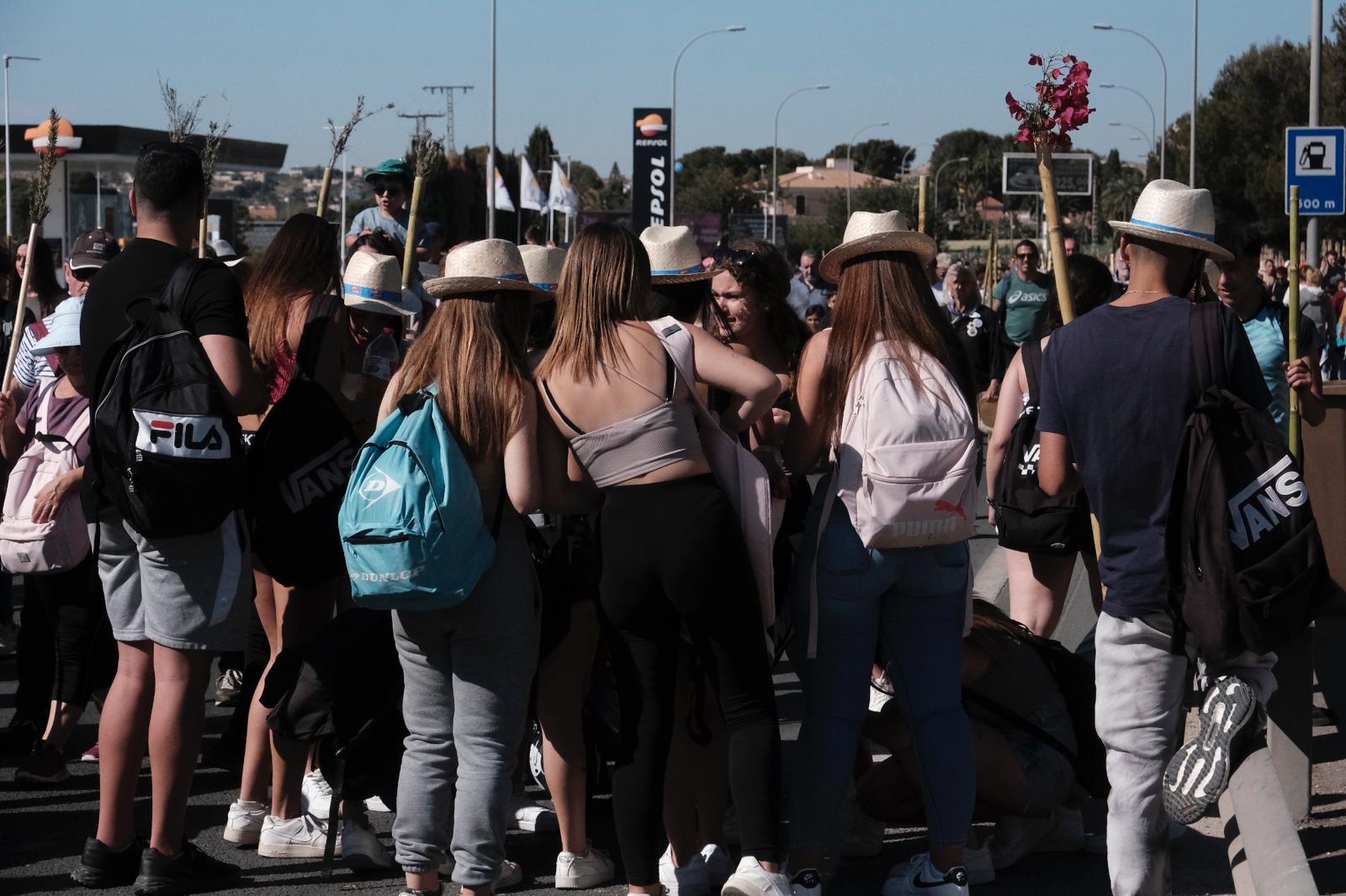 Búscate en las imágenes de la romería de la Santa Faz