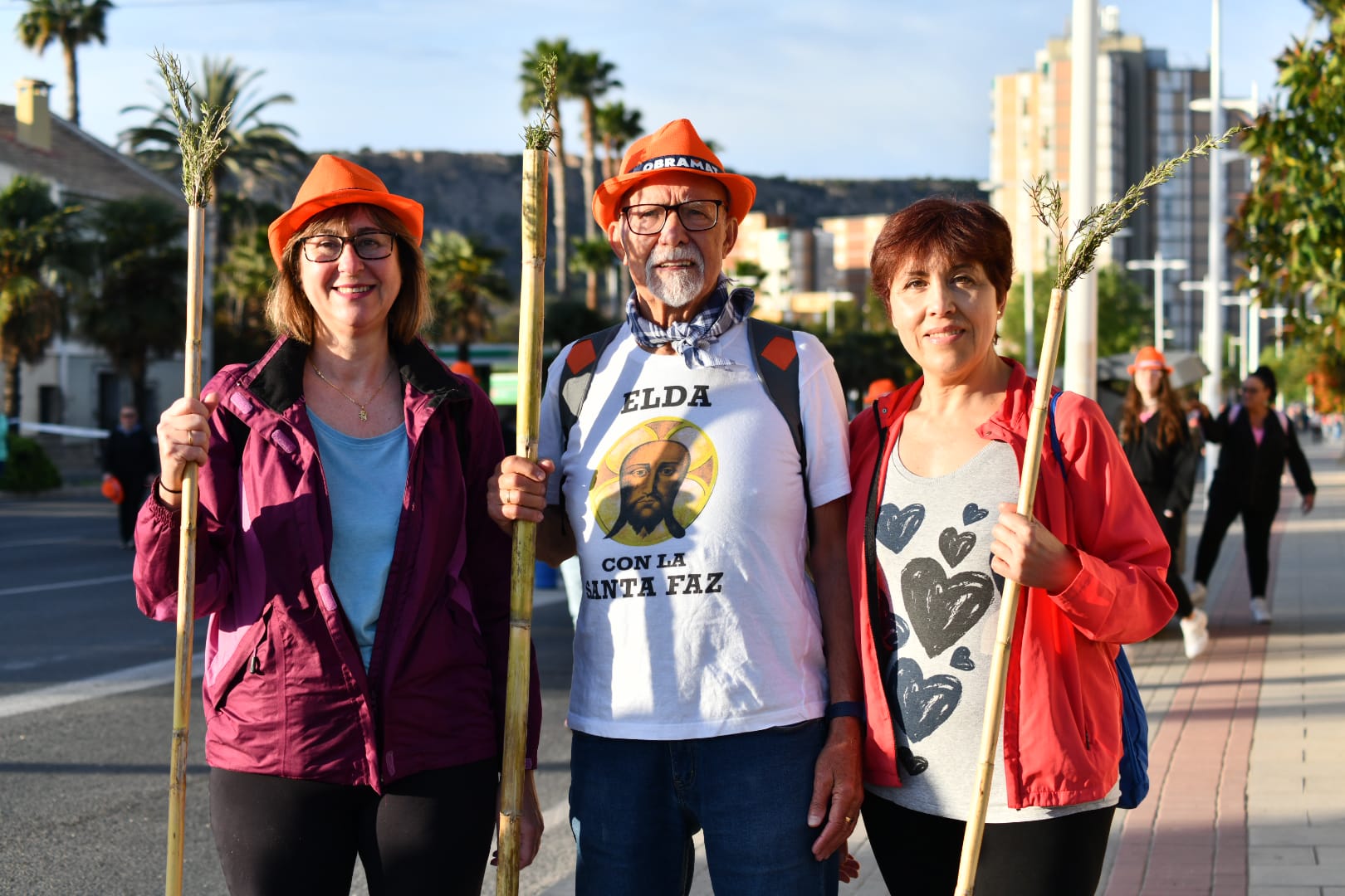 Búscate en las imágenes de la romería de la Santa Faz