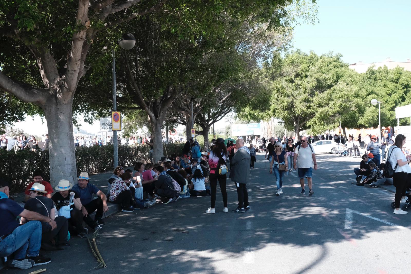 Búscate en las imágenes de la romería de la Santa Faz