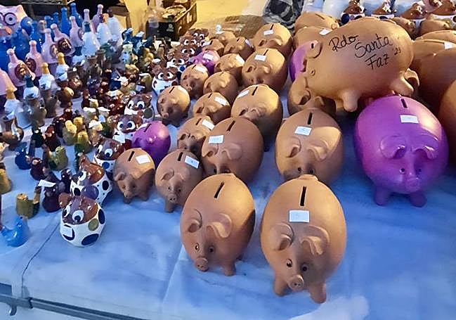 Huchas en forma de cerdito en el mercadillo de Santa Faz