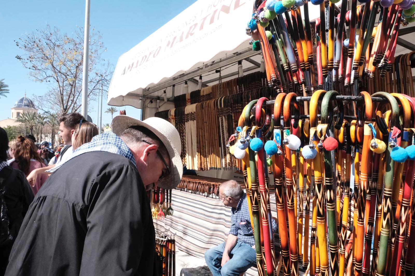 Un puesto de bastones en Santa Faz