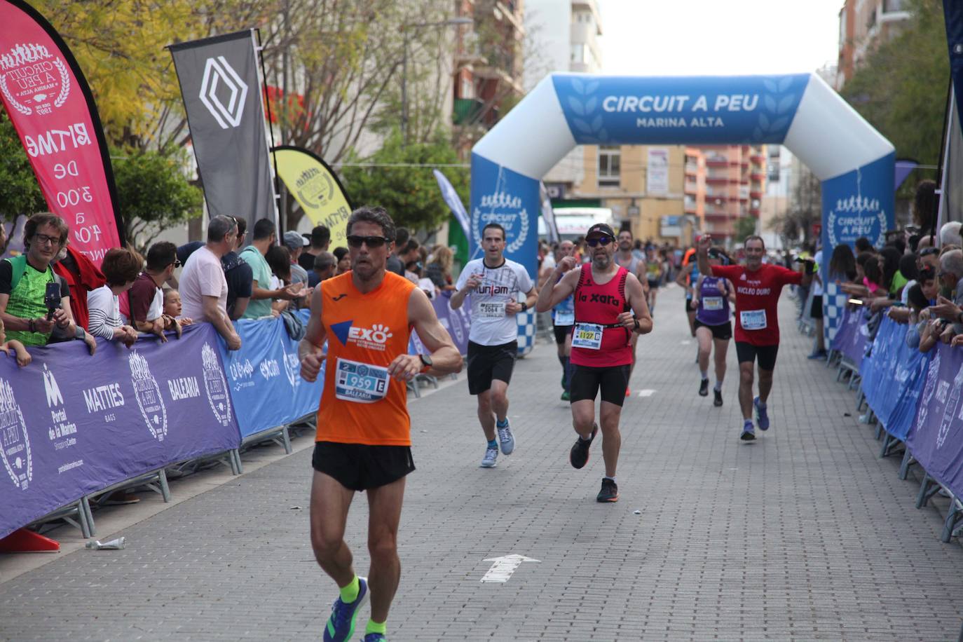 Más de 2.000 personas corren en la Volta a Peu de Dénia