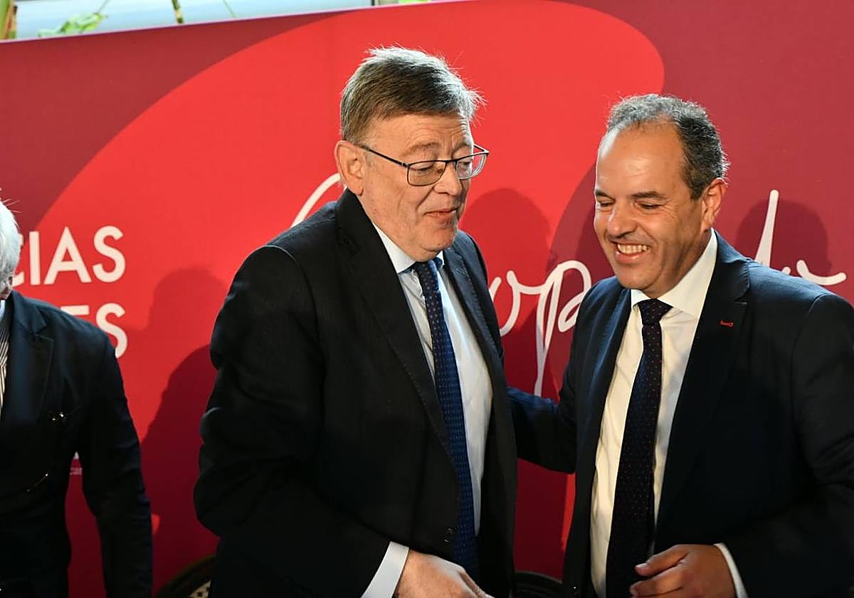 El presidente de la Cámara de Comercio, Carlos Baño, junto al president de la Generalitat, Ximo Puig