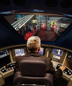 Imagen secundaria 2 - Coches del tren de Iryo, asientos en el interior de uno de los trenes y la cabina del maquinista