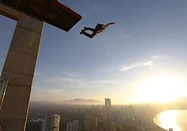Campeonato de salto base en Benidorm.