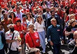 Manifestación del Primero de Mayo de 2022 con figuras sindicales y del Gobierno.