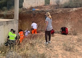 Imagen de la operación de rescate del accidentado en l'Alfàs del Pi