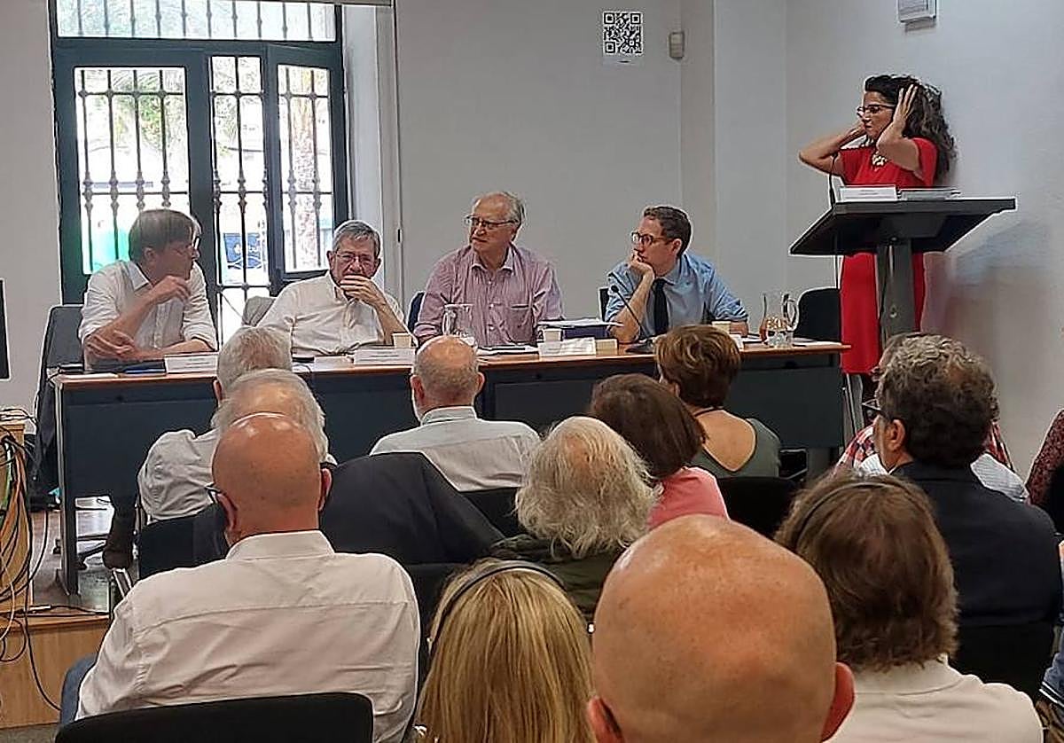 Los ponentes del debate, en la sede de la UA.
