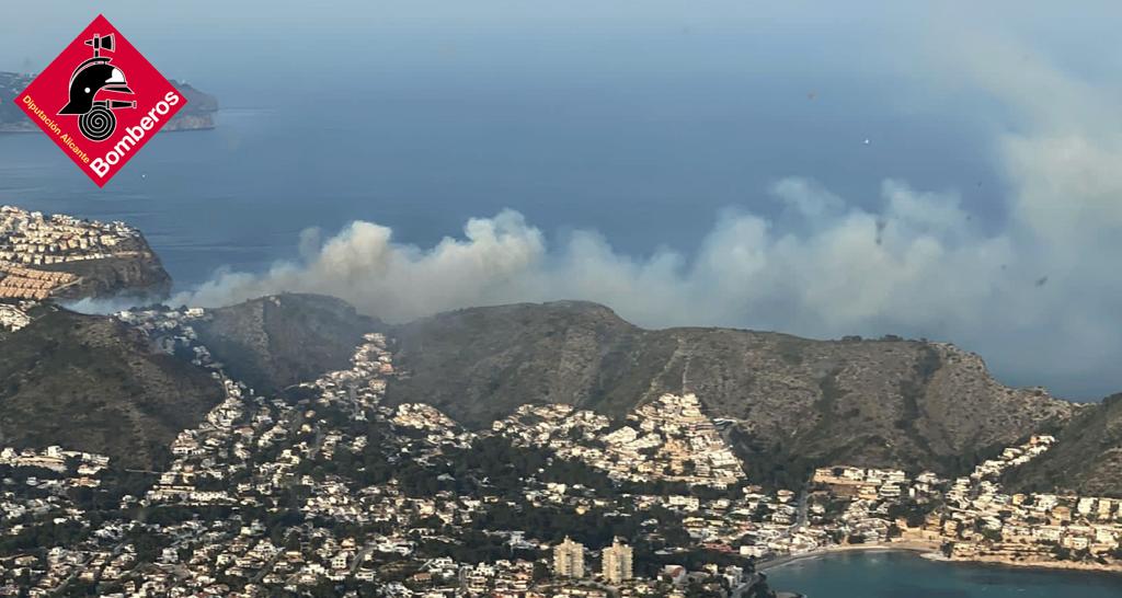 Las imágenes del incendio forestal en la cala Llabeig de Teulada