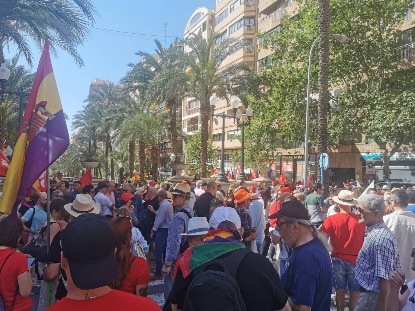 Miles de personas claman contra la precariedad laboral en Alicante