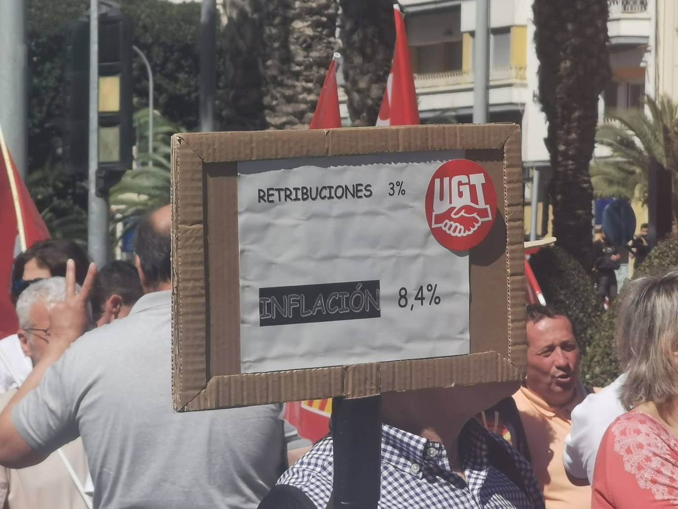 Miles de personas claman contra la precariedad laboral en Alicante