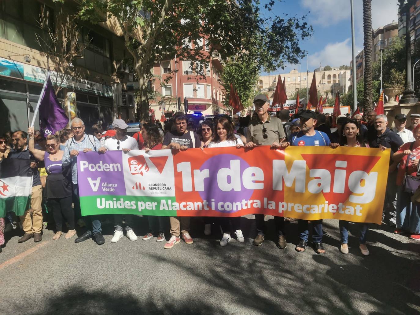 Miles de personas claman contra la precariedad laboral en Alicante