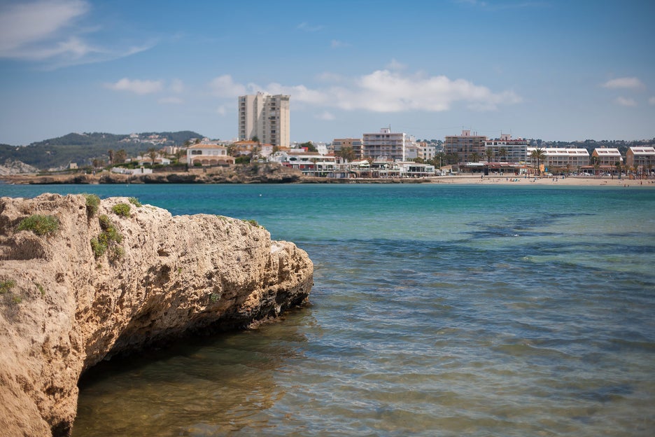 Una mujer de 76 años fallece ahogada en una playa de Xàbia