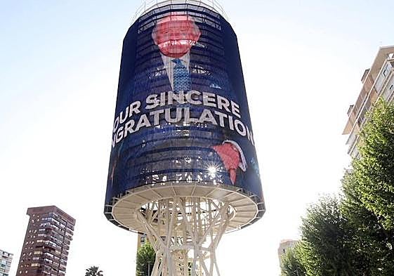 El 'techno-hito' de Benidorm, con la imagen del nuevo rey.