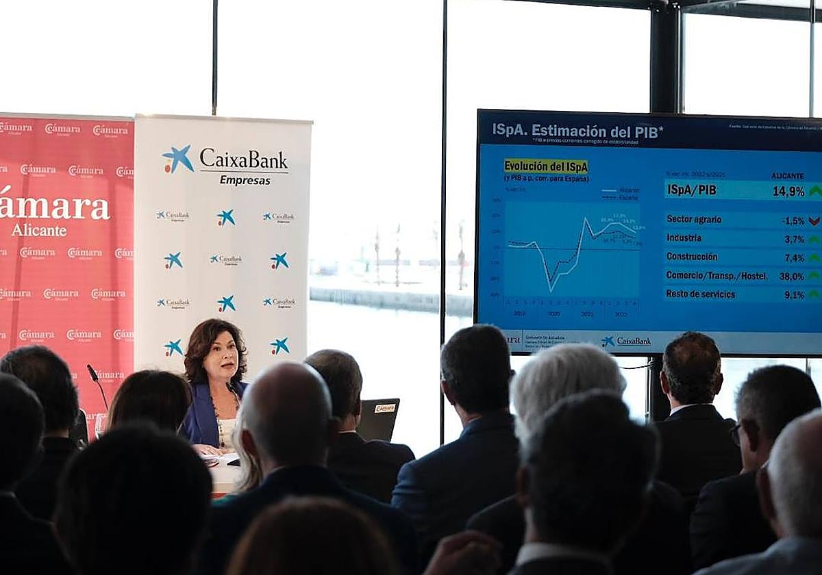 La directora del gabinete de estudios de la Cámara de Alicante, María del Carmen Pastor