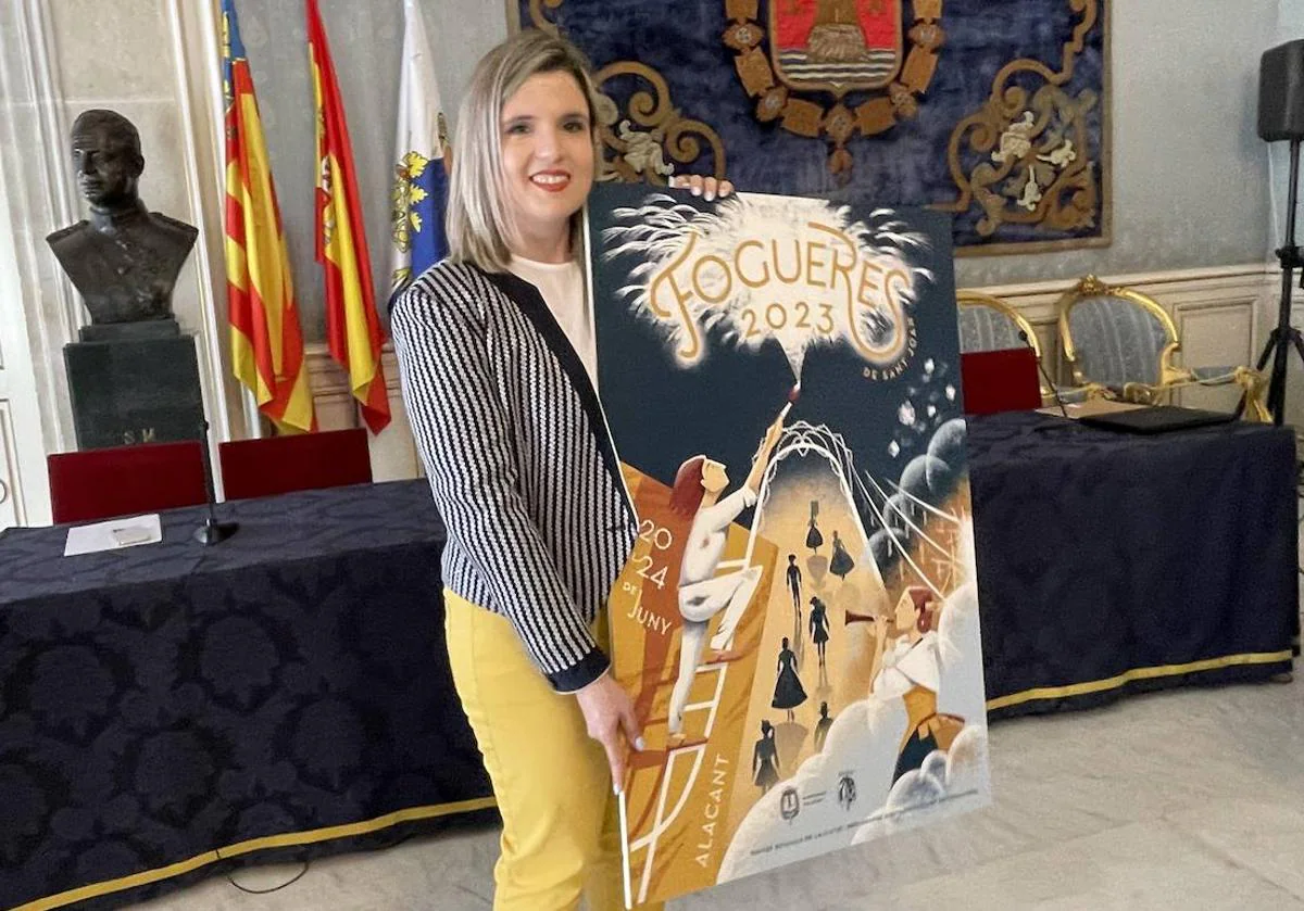 La ilustradora Alba García Ponsoda con el cartel de las Hogueras 2023.