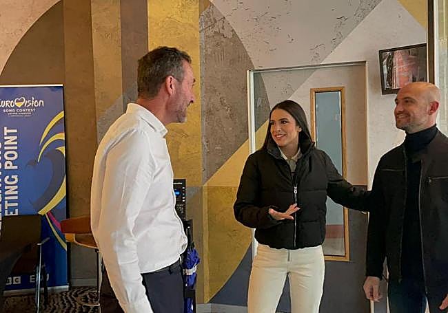 El alcalde de Elche con Blanca Paloma.