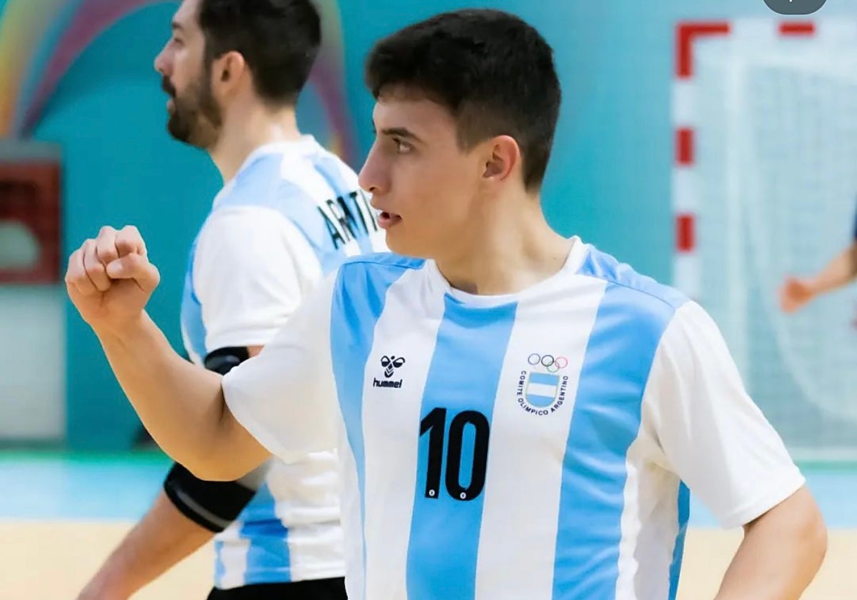 Robledo celebra un gol con Argentina